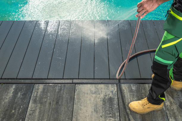 Best Sidewalk Pressure Washing  in Bondurant, IA